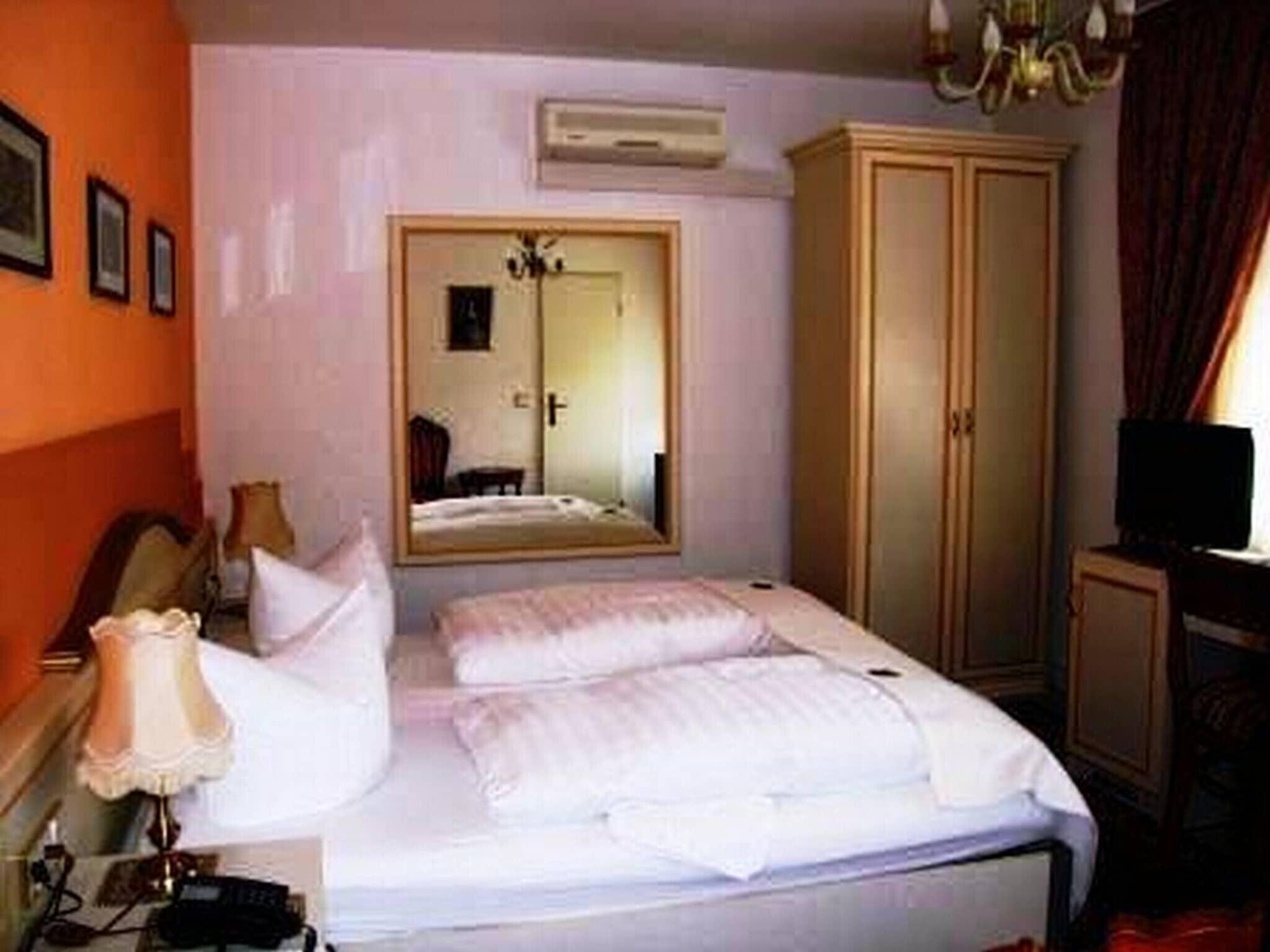 Haus Mooren, Hotel Garni Düsseldorf Kültér fotó