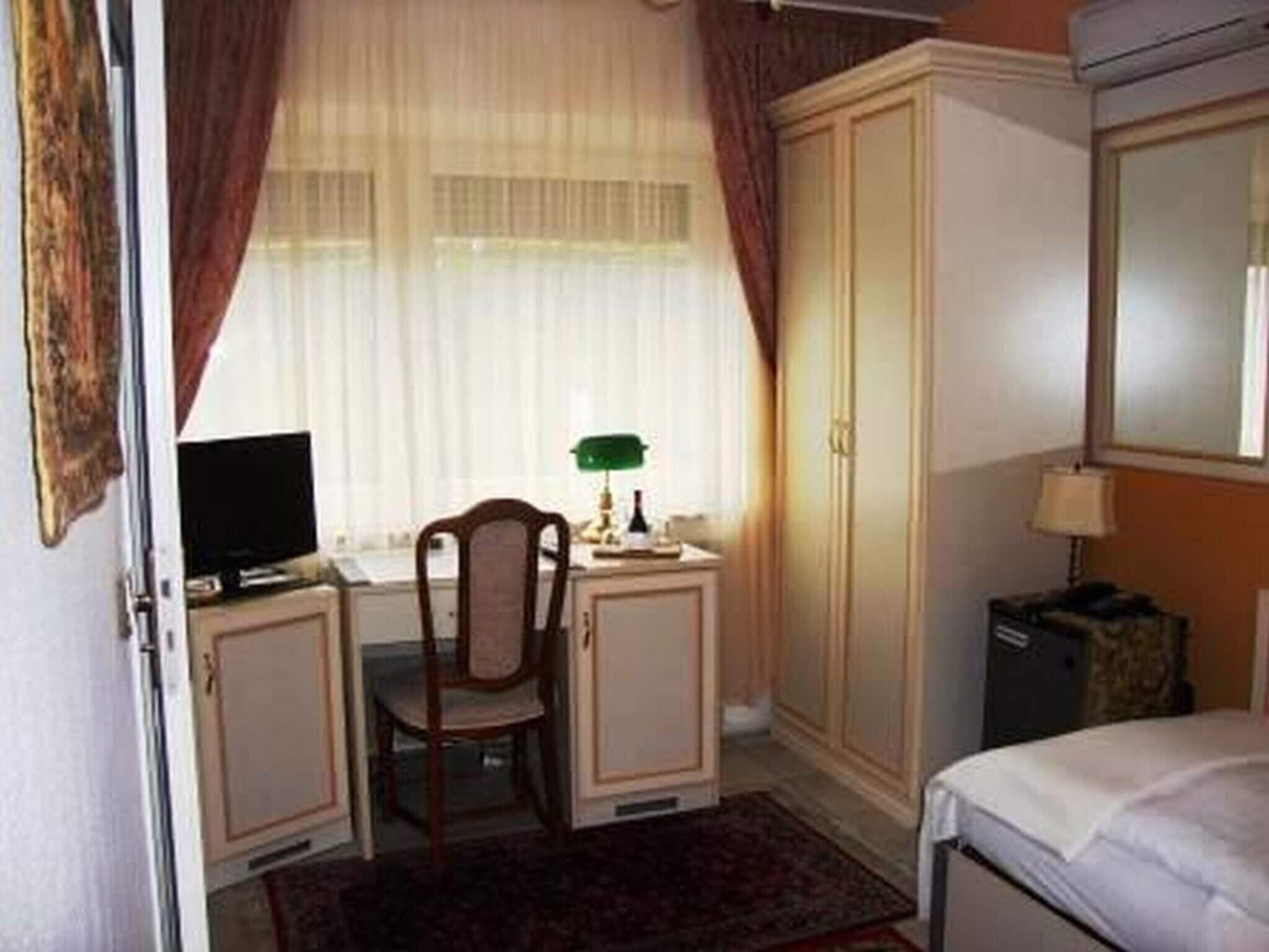 Haus Mooren, Hotel Garni Düsseldorf Kültér fotó